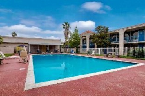 Travelodge by Wyndham Baton Rouge East image 3