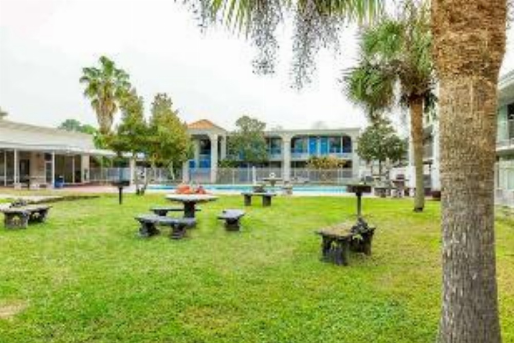 Travelodge by Wyndham Baton Rouge East
